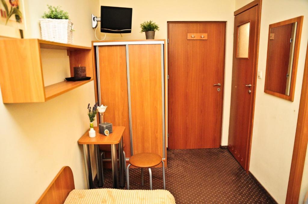 Osrodek Uslug Hotelarskich Kinga ヴィエリチカ 部屋 写真