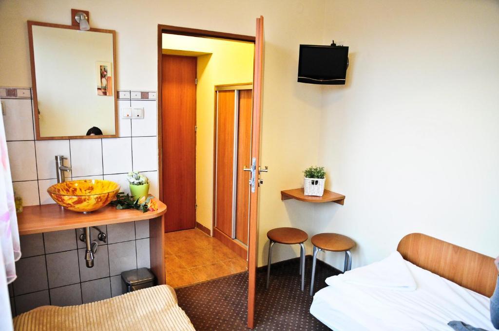 Osrodek Uslug Hotelarskich Kinga ヴィエリチカ 部屋 写真
